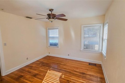 House in Saint Petersburg, Florida 2 bedrooms, 111.2 sq.m. № 2125450 - photo 27
