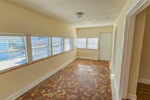 House in Saint Petersburg, Florida 2 bedrooms, 111.2 sq.m. № 2125450 - photo 29