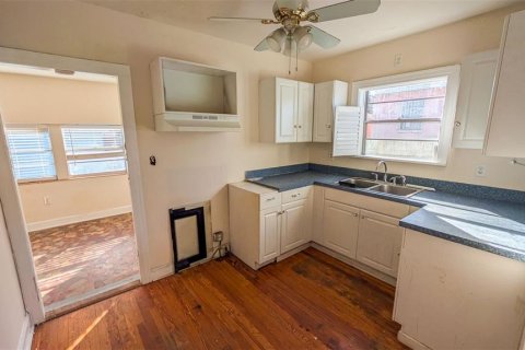 House in Saint Petersburg, Florida 2 bedrooms, 111.2 sq.m. № 2125450 - photo 9