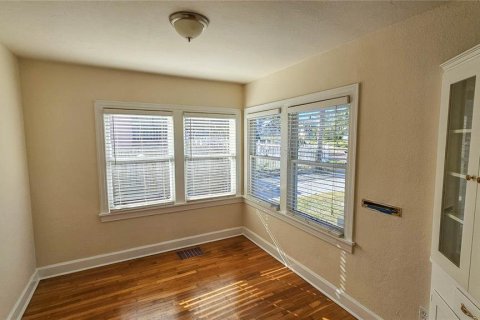 House in Saint Petersburg, Florida 2 bedrooms, 111.2 sq.m. № 2125450 - photo 6