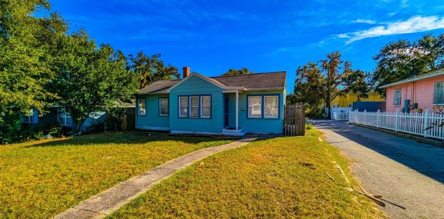 House in Saint Petersburg, Florida 2 bedrooms, 111.2 sq.m. № 2125450