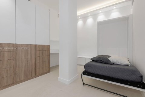 Condo in Miami Beach, Florida, 1 bedroom  № 2035470 - photo 22