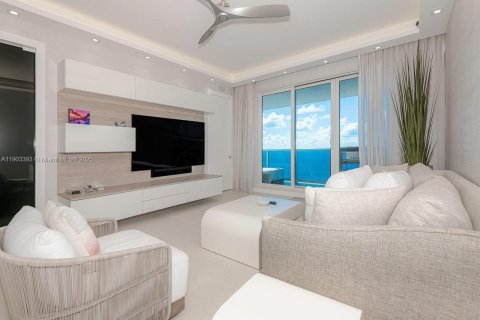 Condo in Miami Beach, Florida, 1 bedroom  № 2035470 - photo 3