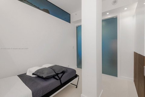 Condo in Miami Beach, Florida, 1 bedroom  № 2035470 - photo 23