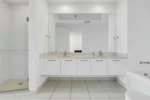 Condominio en alquiler en Miami, Florida, 1 dormitorio, 74.88 m2 № 1945095 - foto 19