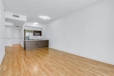 Condominio en alquiler en Miami, Florida, 1 dormitorio, 74.88 m2 № 1945095 - foto 7