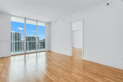 Condominio en alquiler en Miami, Florida, 1 dormitorio, 74.88 m2 № 1945095 - foto 1