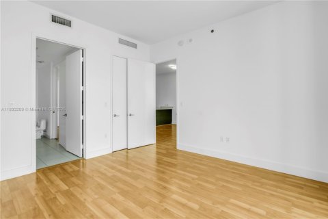 Condominio en alquiler en Miami, Florida, 1 dormitorio, 74.88 m2 № 1945095 - foto 15