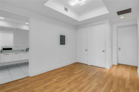 Condominio en alquiler en Miami, Florida, 1 dormitorio, 74.88 m2 № 1945095 - foto 3