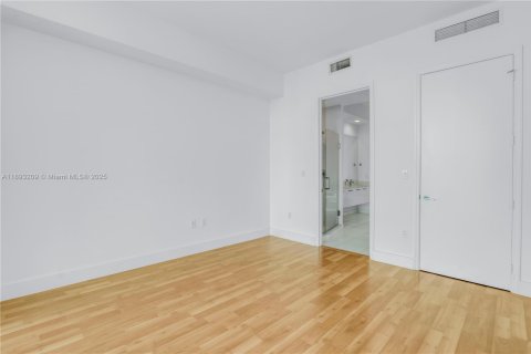Condominio en alquiler en Miami, Florida, 1 dormitorio, 74.88 m2 № 1945095 - foto 17