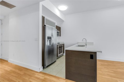 Condominio en alquiler en Miami, Florida, 1 dormitorio, 74.88 m2 № 1945095 - foto 8