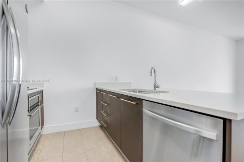 Condominio en alquiler en Miami, Florida, 1 dormitorio, 74.88 m2 № 1945095 - foto 11