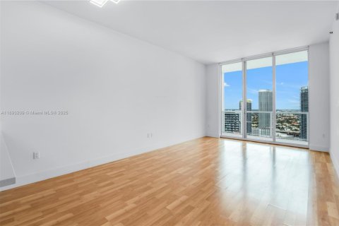 Condominio en alquiler en Miami, Florida, 1 dormitorio, 74.88 m2 № 1945095 - foto 2