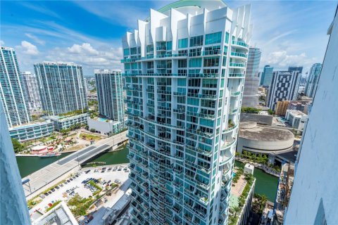 Condominio en alquiler en Miami, Florida, 1 dormitorio, 74.88 m2 № 1945095 - foto 23