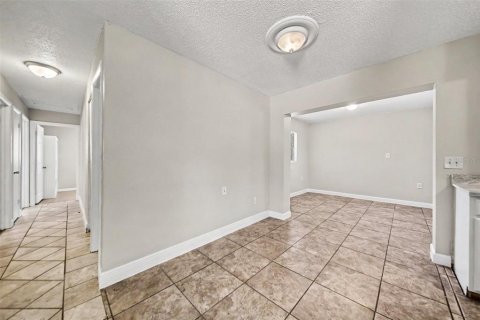 House in Orlando, Florida 3 bedrooms, 96.53 sq.m. № 2305998 - photo 8