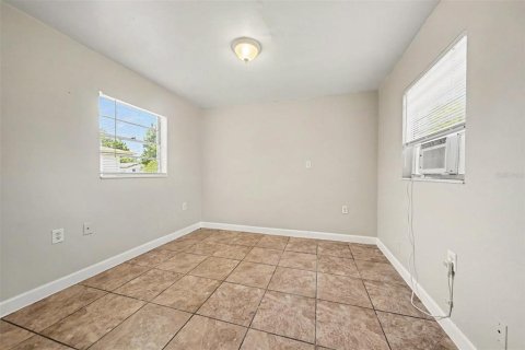House in Orlando, Florida 3 bedrooms, 96.53 sq.m. № 2305998 - photo 9