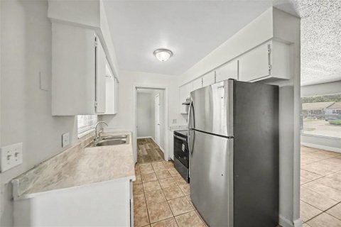 House in Orlando, Florida 3 bedrooms, 96.53 sq.m. № 2305998 - photo 5