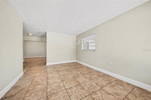 House in Orlando, Florida 3 bedrooms, 96.53 sq.m. № 2305998 - photo 4