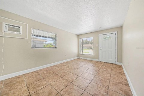 House in Orlando, Florida 3 bedrooms, 96.53 sq.m. № 2305998 - photo 3