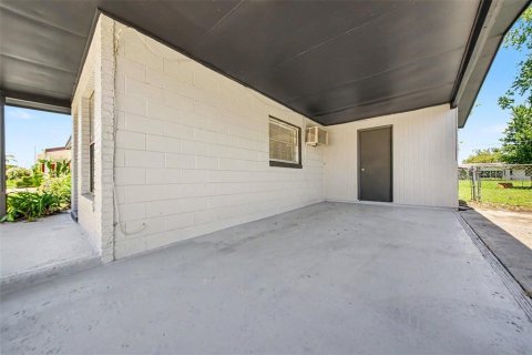 House in Orlando, Florida 3 bedrooms, 96.53 sq.m. № 2305998 - photo 2