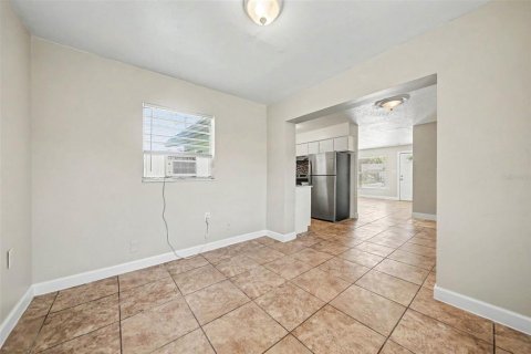 House in Orlando, Florida 3 bedrooms, 96.53 sq.m. № 2305998 - photo 7