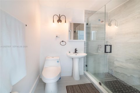 House in Hallandale Beach, Florida 2 bedrooms, 204.38 sq.m. № 2257686 - photo 9