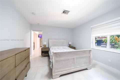 House in Hallandale Beach, Florida 2 bedrooms, 204.38 sq.m. № 2257686 - photo 14