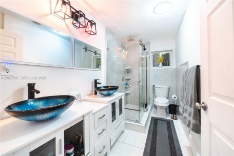 House in Hallandale Beach, Florida 2 bedrooms, 204.38 sq.m. № 2257686 - photo 13