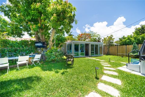 House in Hallandale Beach, Florida 2 bedrooms, 204.38 sq.m. № 2257686 - photo 20