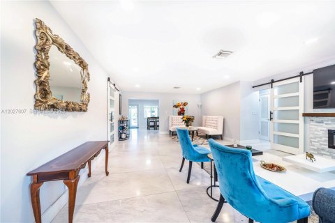House in Hallandale Beach, Florida 2 bedrooms, 204.38 sq.m. № 2257686 - photo 4