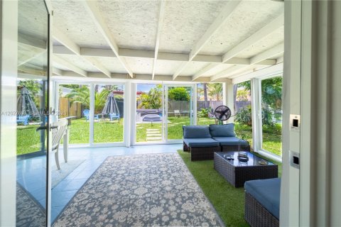 House in Hallandale Beach, Florida 2 bedrooms, 204.38 sq.m. № 2257686 - photo 16