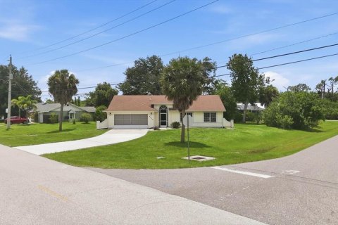 Villa ou maison à vendre à Port Charlotte, Floride: 3 chambres, 145.95 m2 № 2258863 - photo 2