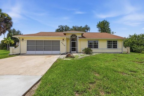 Villa ou maison à vendre à Port Charlotte, Floride: 3 chambres, 145.95 m2 № 2258863 - photo 3