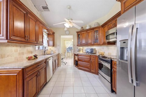 Villa ou maison à vendre à Port Charlotte, Floride: 3 chambres, 145.95 m2 № 2258863 - photo 12