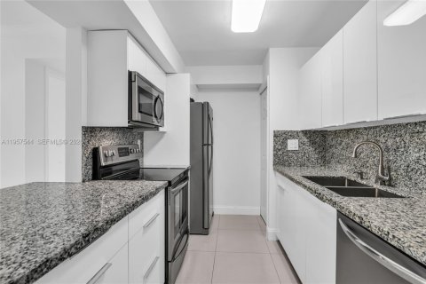 Снять в аренду кондоминиум в Уэстон, Флорида 2 спальни, 88.81м2, № 2017453 - фото 10