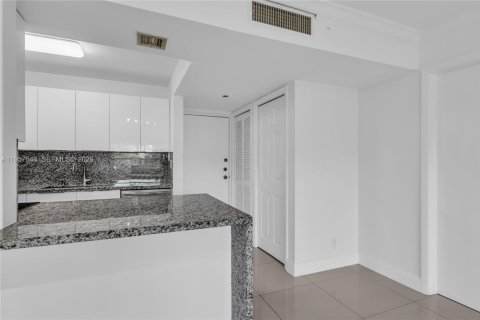 Снять в аренду кондоминиум в Уэстон, Флорида 2 спальни, 88.81м2, № 2017453 - фото 5