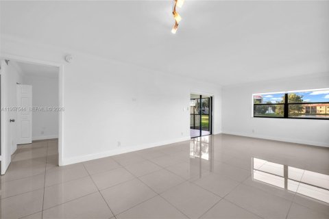 Снять в аренду кондоминиум в Уэстон, Флорида 2 спальни, 88.81м2, № 2017453 - фото 6