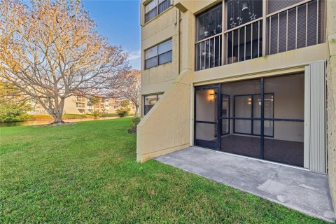 Снять в аренду кондоминиум в Уэстон, Флорида 2 спальни, 88.81м2, № 2017453 - фото 23