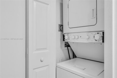 Снять в аренду кондоминиум в Уэстон, Флорида 2 спальни, 88.81м2, № 2017453 - фото 24