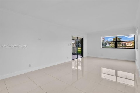 Снять в аренду кондоминиум в Уэстон, Флорида 2 спальни, 88.81м2, № 2017453 - фото 9