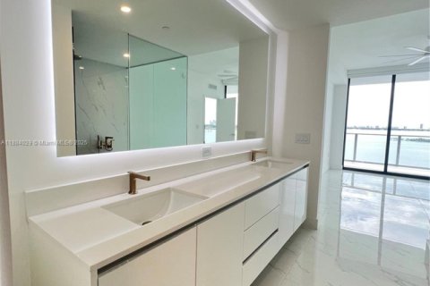 Copropriété à louer à Miami, Floride: 2 chambres, 165.64 m2 № 1932681 - photo 16