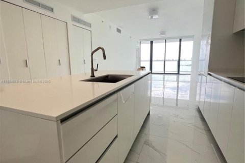 Copropriété à louer à Miami, Floride: 2 chambres, 165.64 m2 № 1932681 - photo 7
