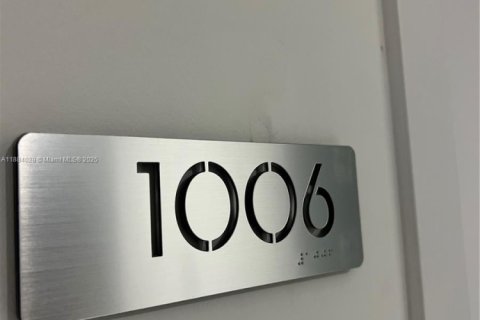 Copropriété à louer à Miami, Floride: 2 chambres, 165.64 m2 № 1932681 - photo 1