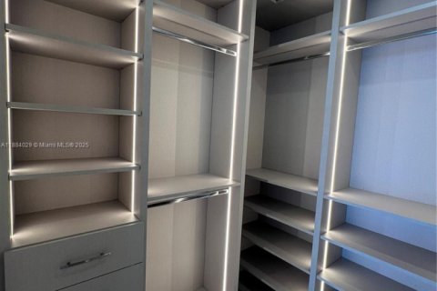 Copropriété à louer à Miami, Floride: 2 chambres, 165.64 m2 № 1932681 - photo 29