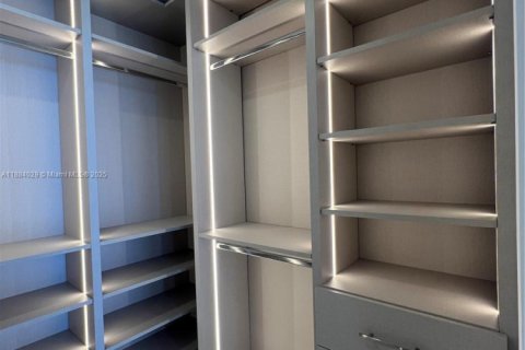 Copropriété à louer à Miami, Floride: 2 chambres, 165.64 m2 № 1932681 - photo 28