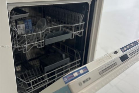 Copropriété à louer à Miami, Floride: 2 chambres, 165.64 m2 № 1932681 - photo 6