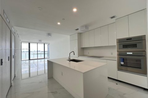 Copropriété à louer à Miami, Floride: 2 chambres, 165.64 m2 № 1932681 - photo 4
