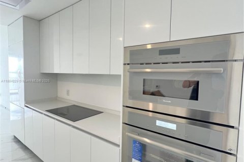 Copropriété à louer à Miami, Floride: 2 chambres, 165.64 m2 № 1932681 - photo 5