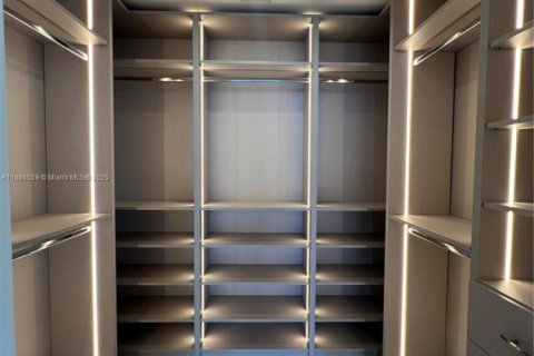 Copropriété à louer à Miami, Floride: 2 chambres, 165.64 m2 № 1932681 - photo 27