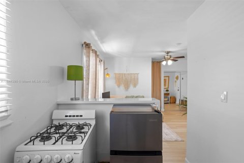 Copropriété à vendre à Miami Beach, Floride: 37.16 m2 № 1839626 - photo 12